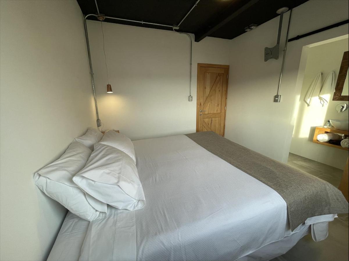 פורטו נטאלס Hotel Big Sur מראה חיצוני תמונה