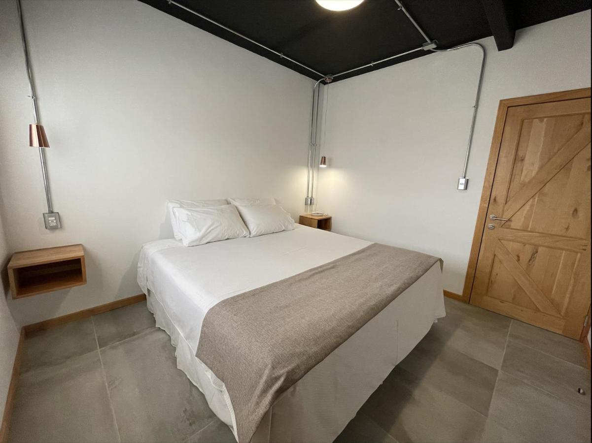 פורטו נטאלס Hotel Big Sur מראה חיצוני תמונה